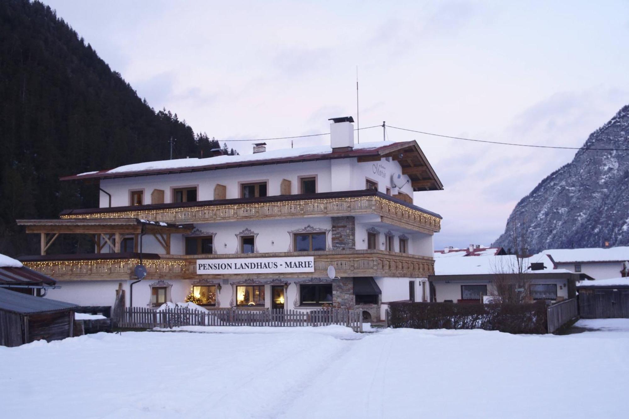 Pension Und Apartments Landhaus Marie Leutasch Eksteriør bilde