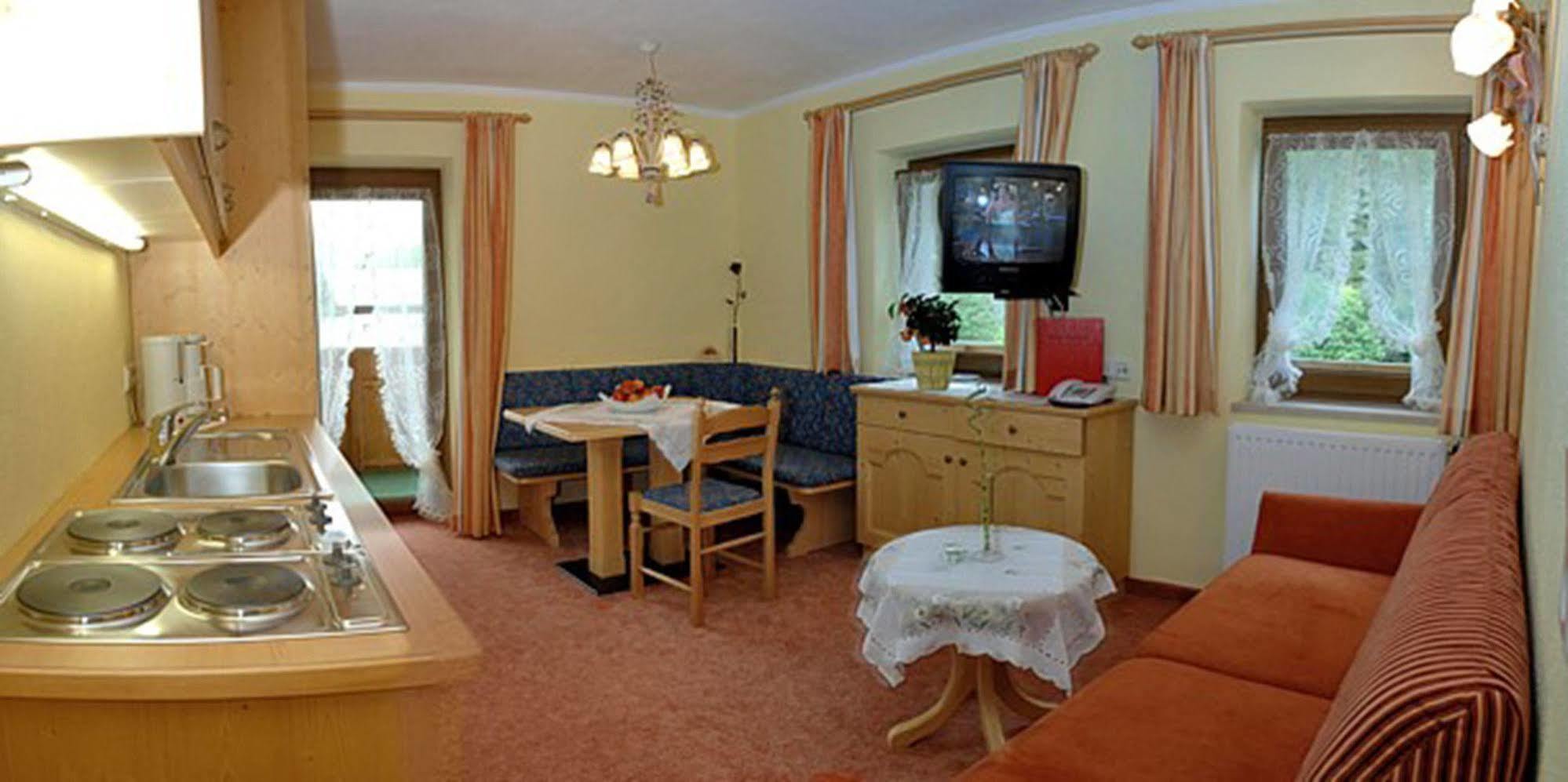 Pension Und Apartments Landhaus Marie Leutasch Eksteriør bilde