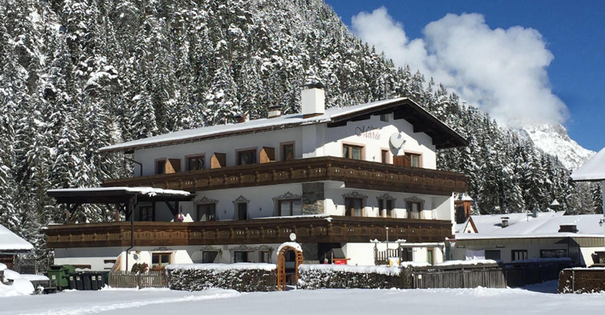 Pension Und Apartments Landhaus Marie Leutasch Eksteriør bilde