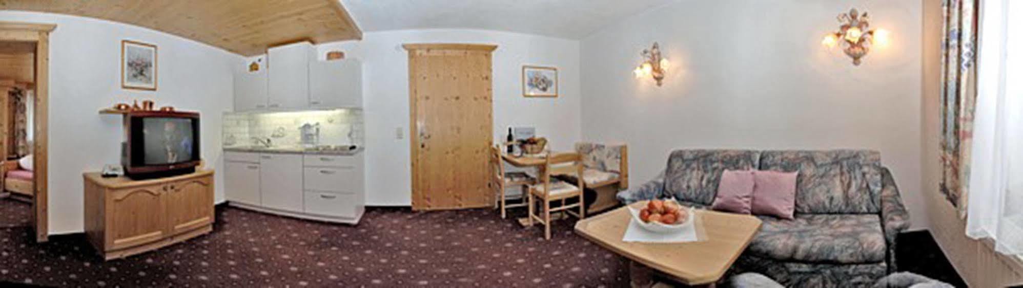 Pension Und Apartments Landhaus Marie Leutasch Eksteriør bilde